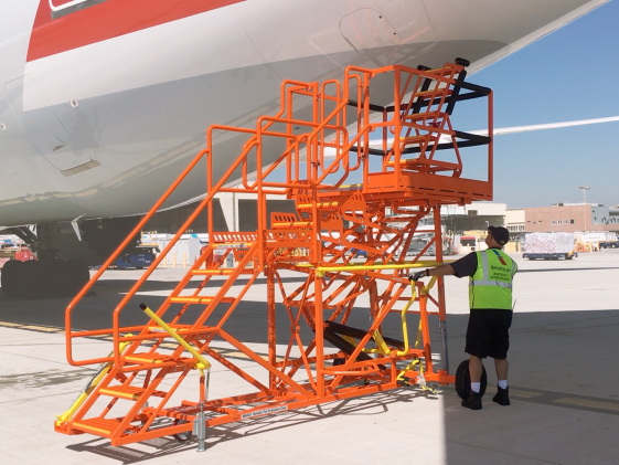 A-320/ 787 Adjustable Aft Accessory Access Stand